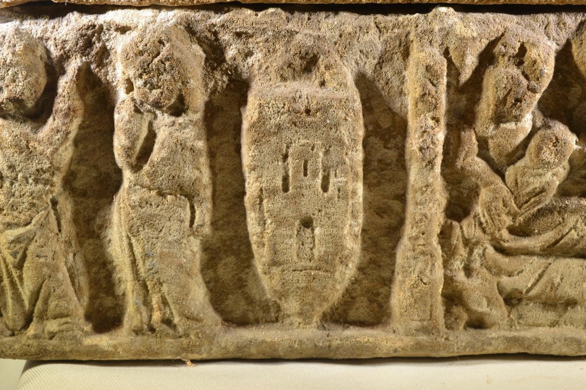 Coffret en pierre sculptée . Art roman. Jura X1° siècle. -photo-2