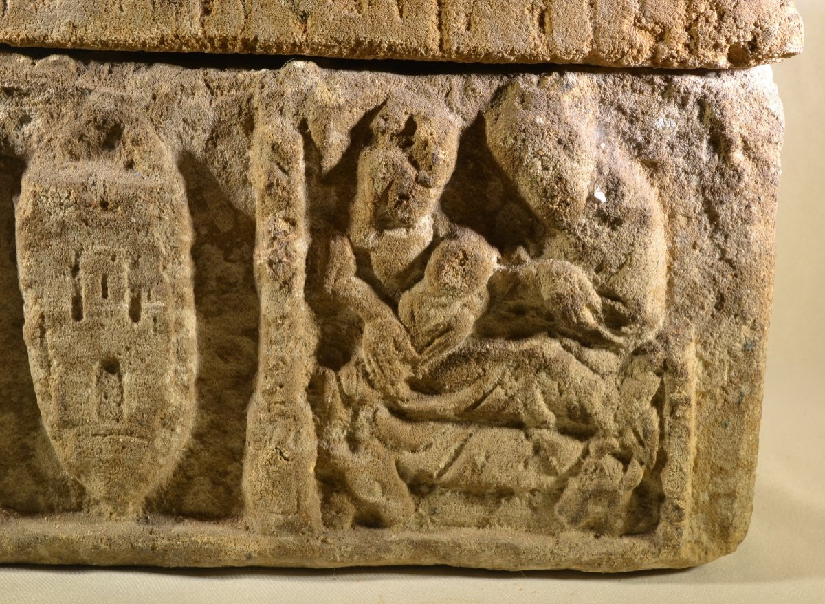 Coffret en pierre sculptée . Art roman. Jura X1° siècle. -photo-1