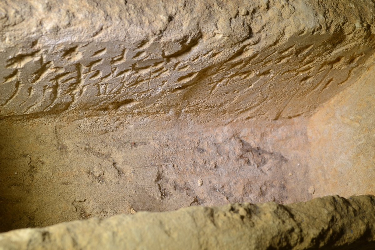 Coffret en pierre sculptée . Art roman. Jura X1° siècle. -photo-4