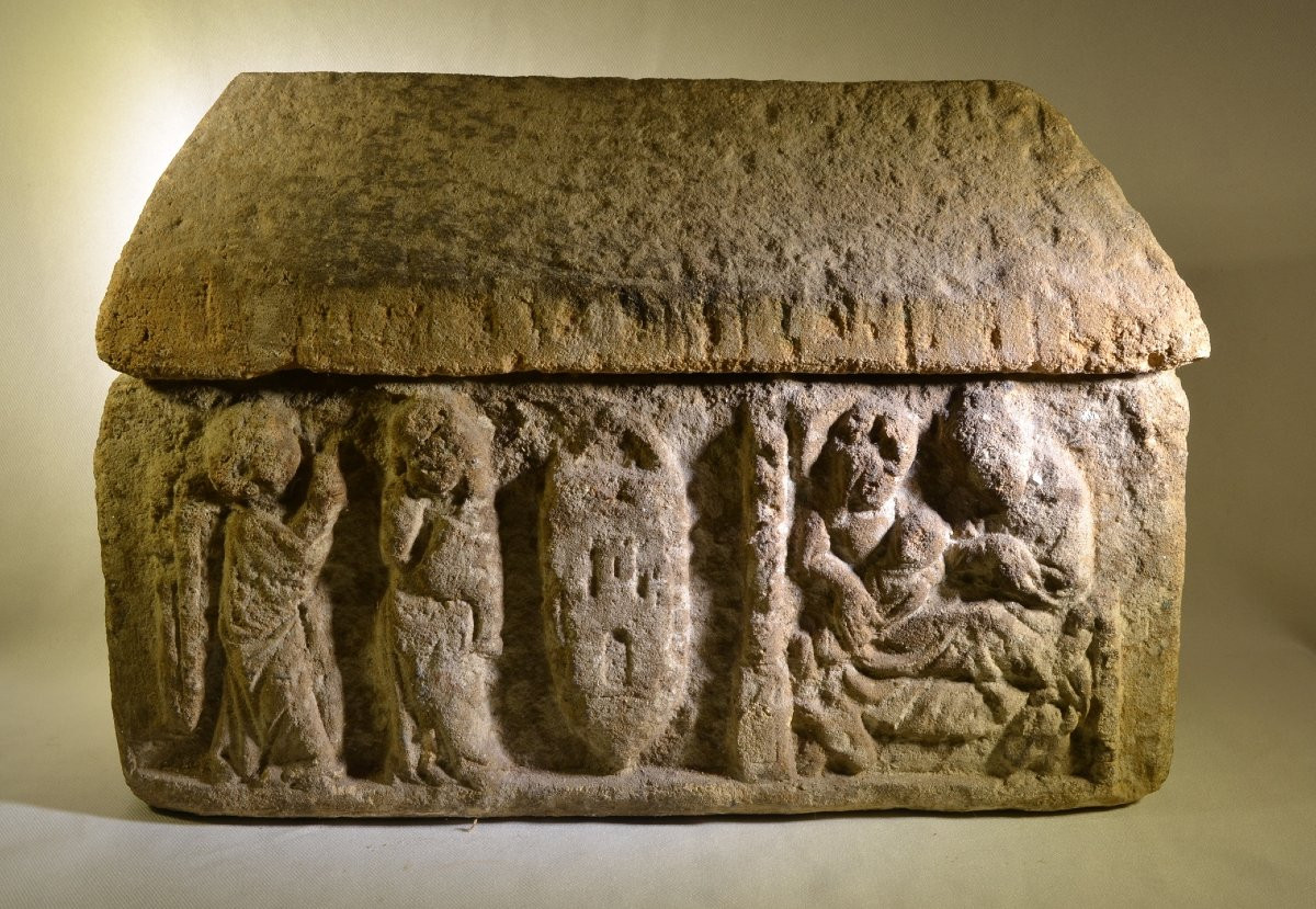 Coffret en pierre sculptée . Art roman. Jura X1° siècle. -photo-6