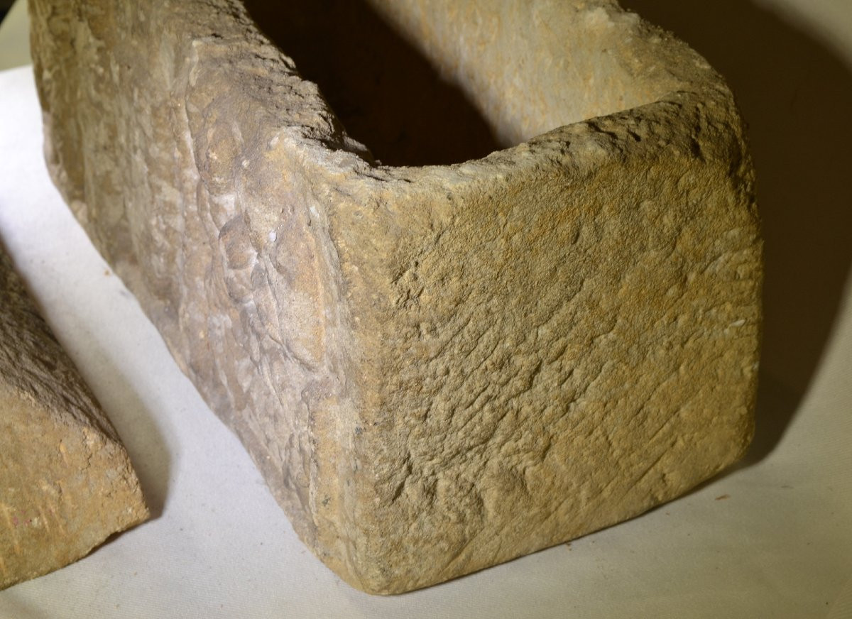 Coffret en pierre sculptée . Art roman. Jura X1° siècle. -photo-8