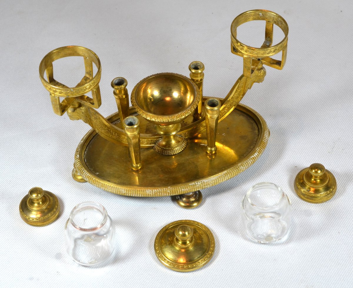 Encrier en bronze doré. Têtes d'aigles. Epoque empire. -photo-2