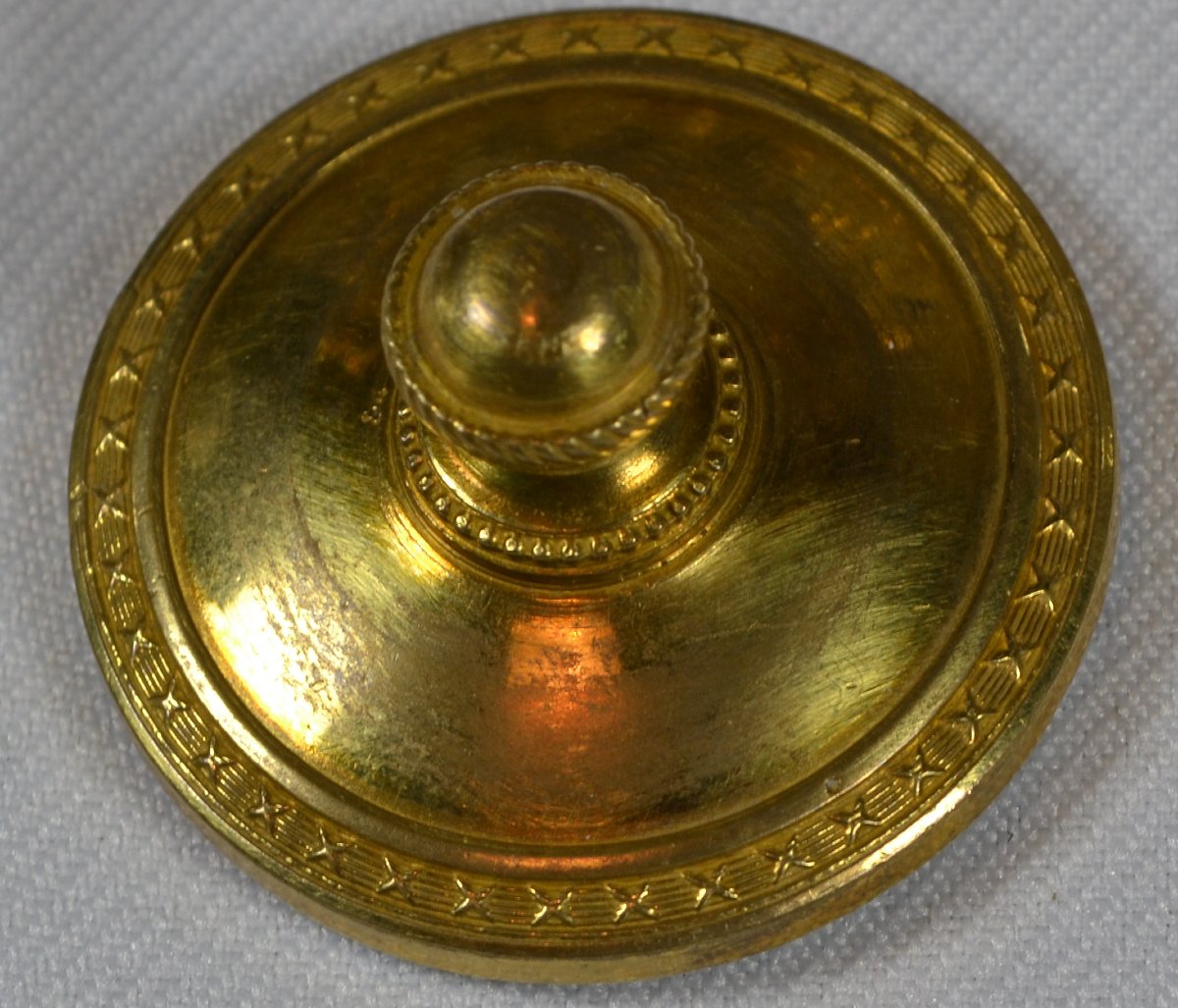 Encrier en bronze doré. Têtes d'aigles. Epoque empire. -photo-4