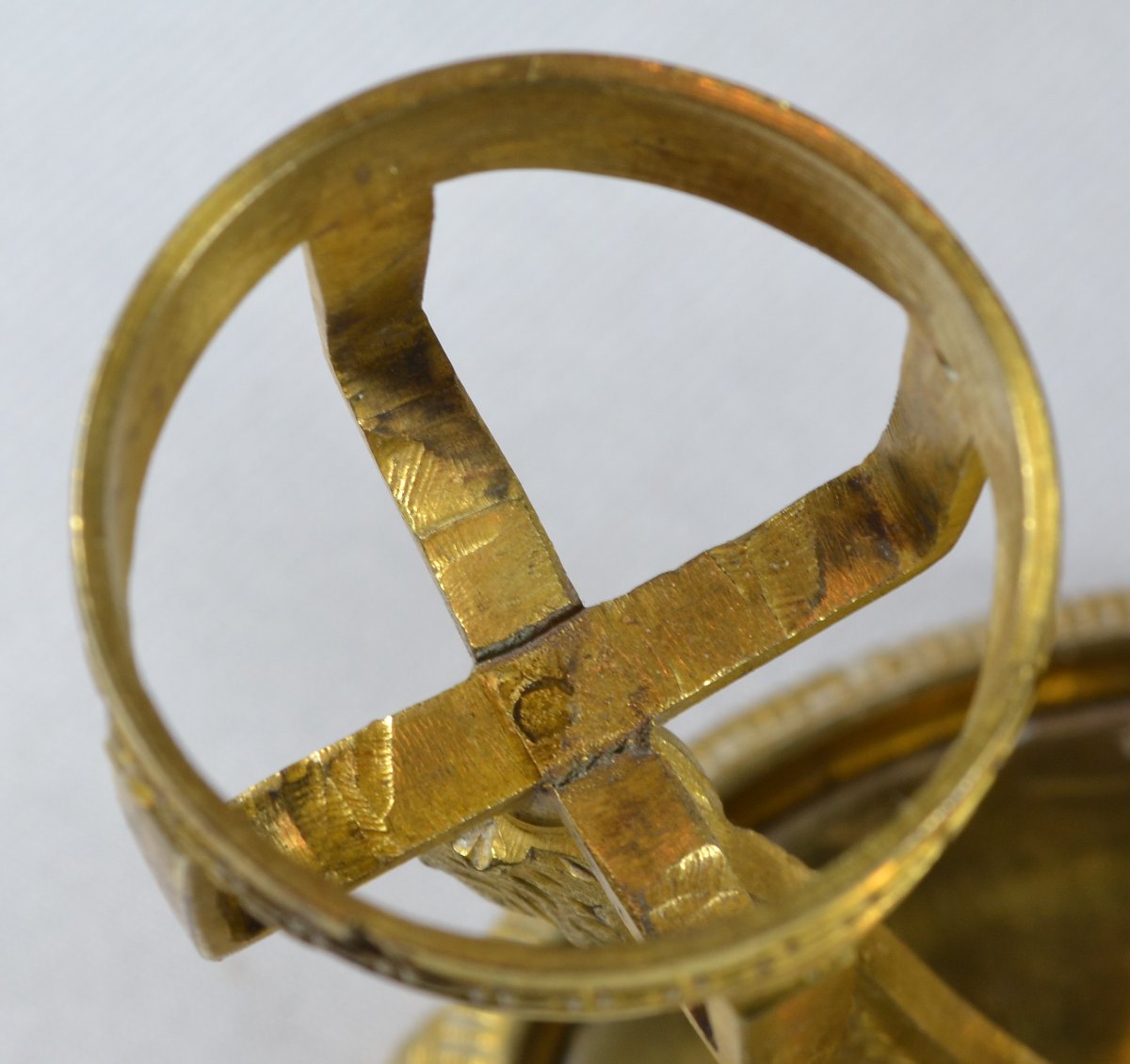 Encrier en bronze doré. Têtes d'aigles. Epoque empire. -photo-4