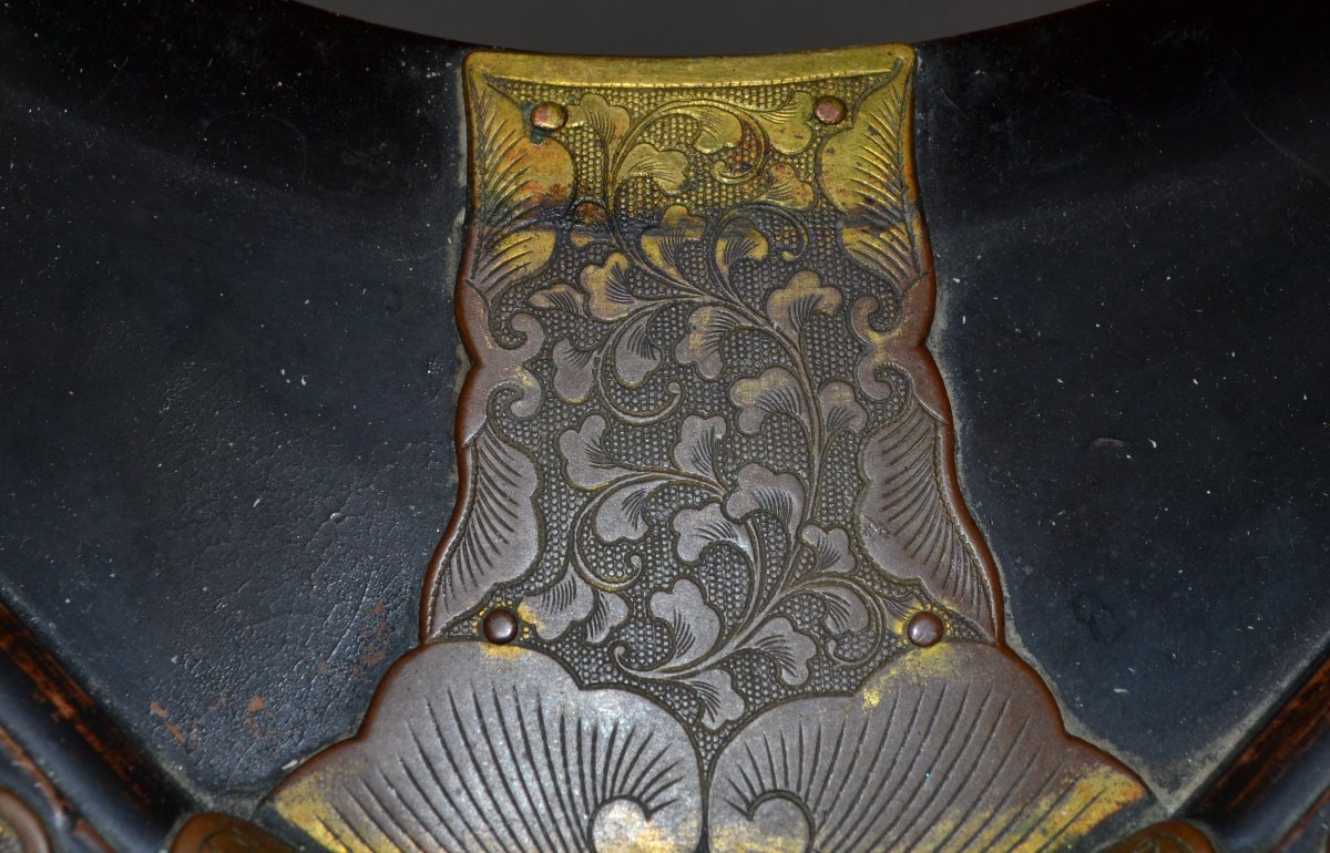 Hibachi en laque noire et cuivre doré. Japon début Edo (1603-1868). -photo-2