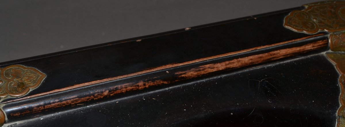 Hibachi en laque noire et cuivre doré. Japon début Edo (1603-1868). -photo-7