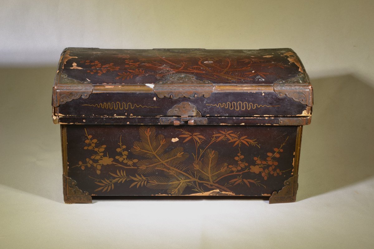 Lacquered Wooden Box. Namban, Late Muromachi Period. Japan, 16th Century. -photo-4