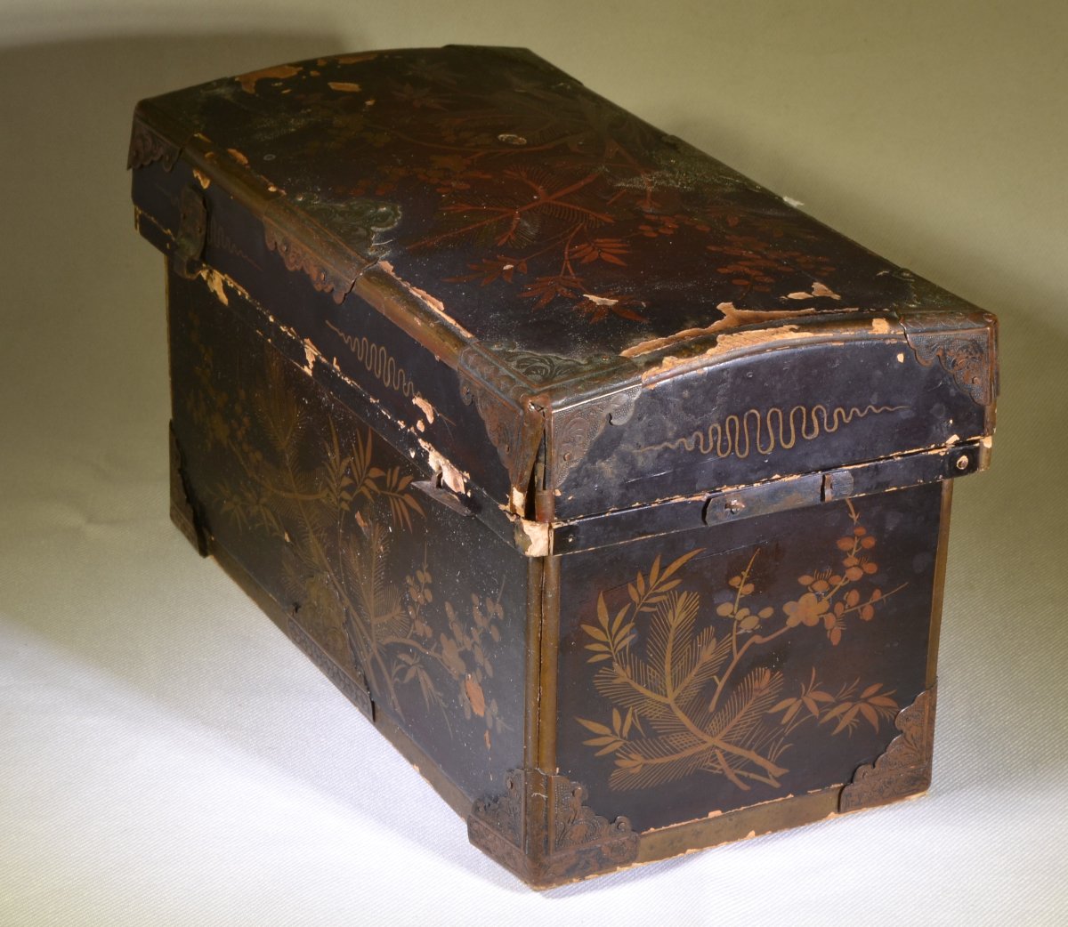 Lacquered Wooden Box. Namban, Late Muromachi Period. Japan, 16th Century. -photo-3