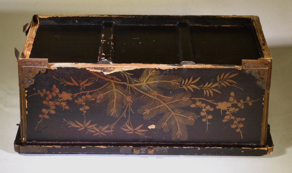 Lacquered Wooden Box. Namban, Late Muromachi Period. Japan, 16th Century. -photo-6