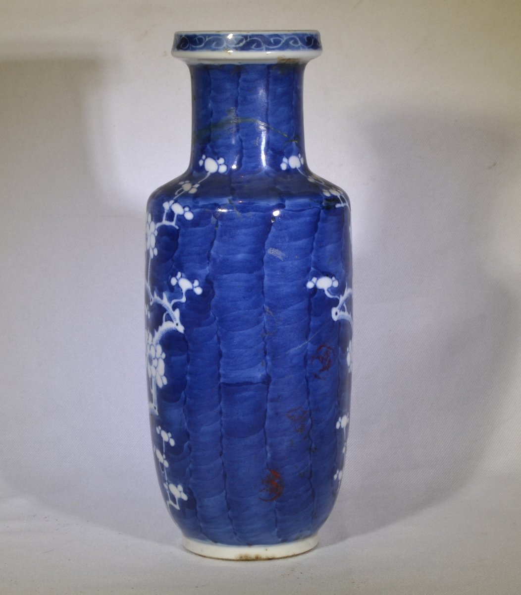 Vase en porcelaine de chine, décor de prunus en bleu de cobalt .Dynastie Qing. -photo-2