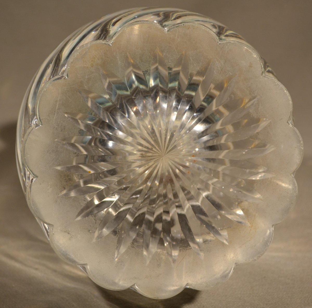 Water Pipe (huqqa) In Gilded Copper And Cut Crystal. India 19th Century Or Earlier.-photo-3