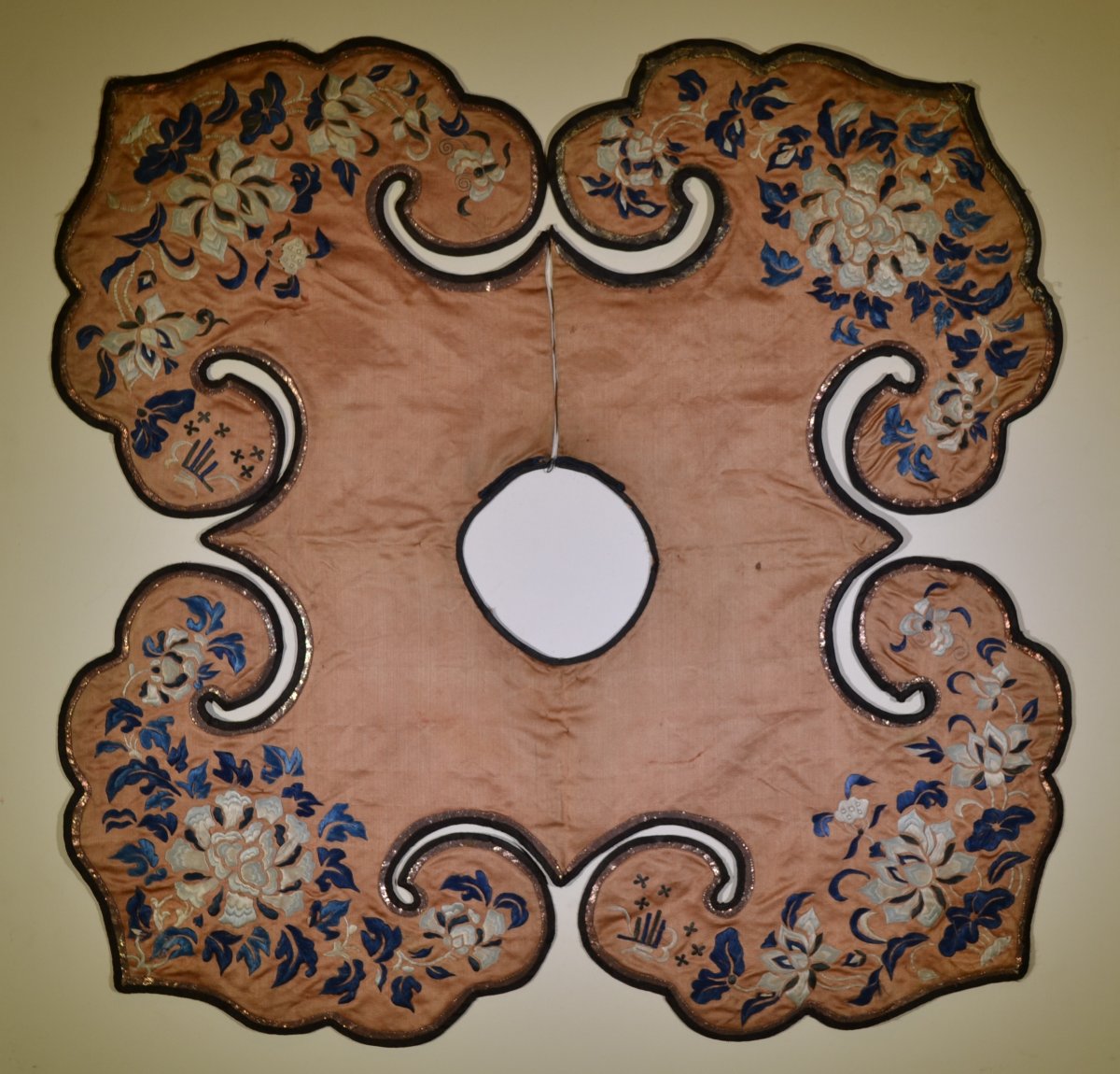 Embroidered Silk Shoulder Collar (yunjian).china Qing Dynasty.-photo-3