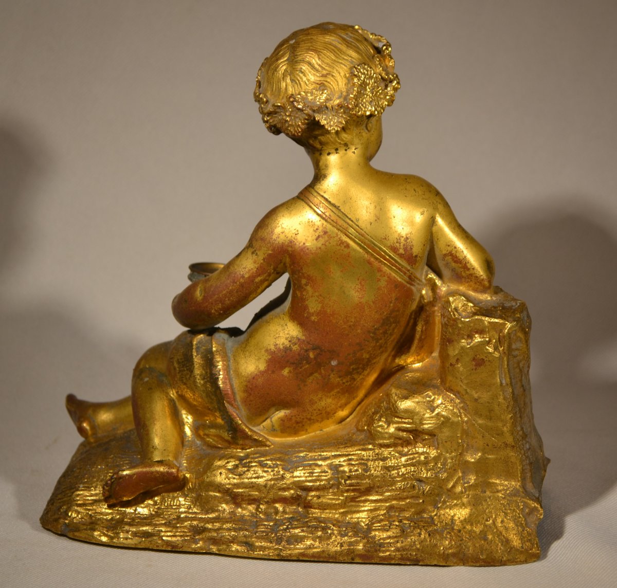 Statuette d'enfant bachique en bronze doré de style rocaille. France Paris 19° siècle.  -photo-3