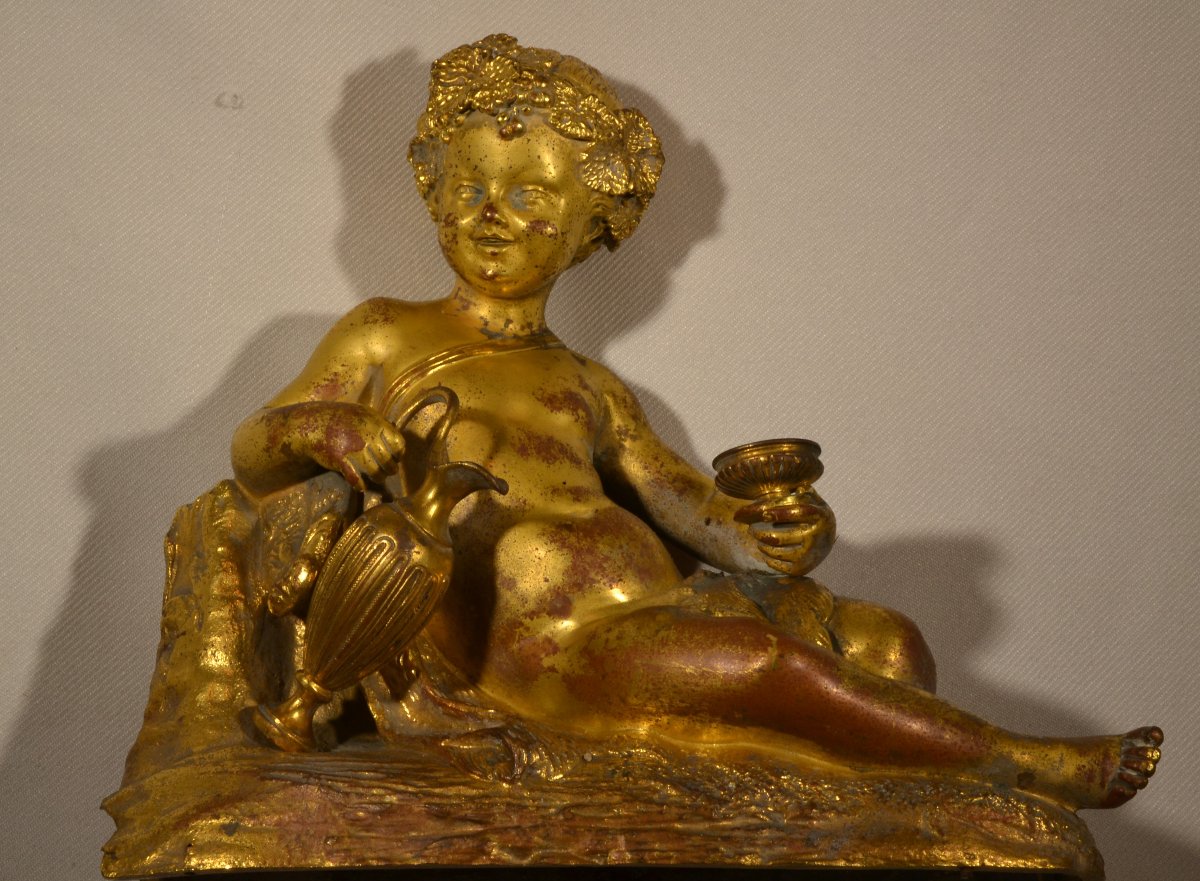 Statuette d'enfant bachique en bronze doré de style rocaille. France Paris 19° siècle.  -photo-1