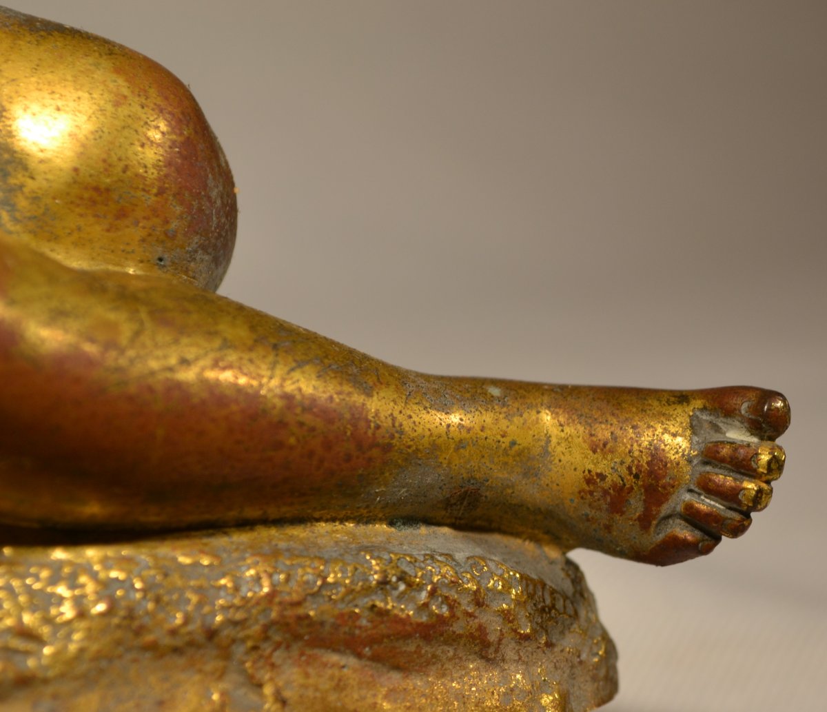 Statuette d'enfant bachique en bronze doré de style rocaille. France Paris 19° siècle.  -photo-7