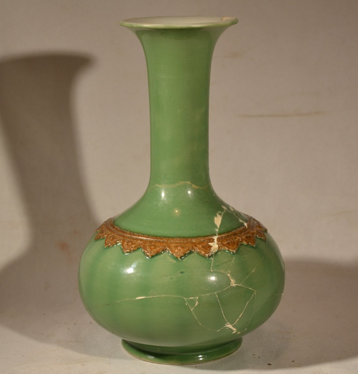 Vase en porcelaine émaillé vert et brun. Chine 18° siècle. Règne de Kangxi.-photo-2