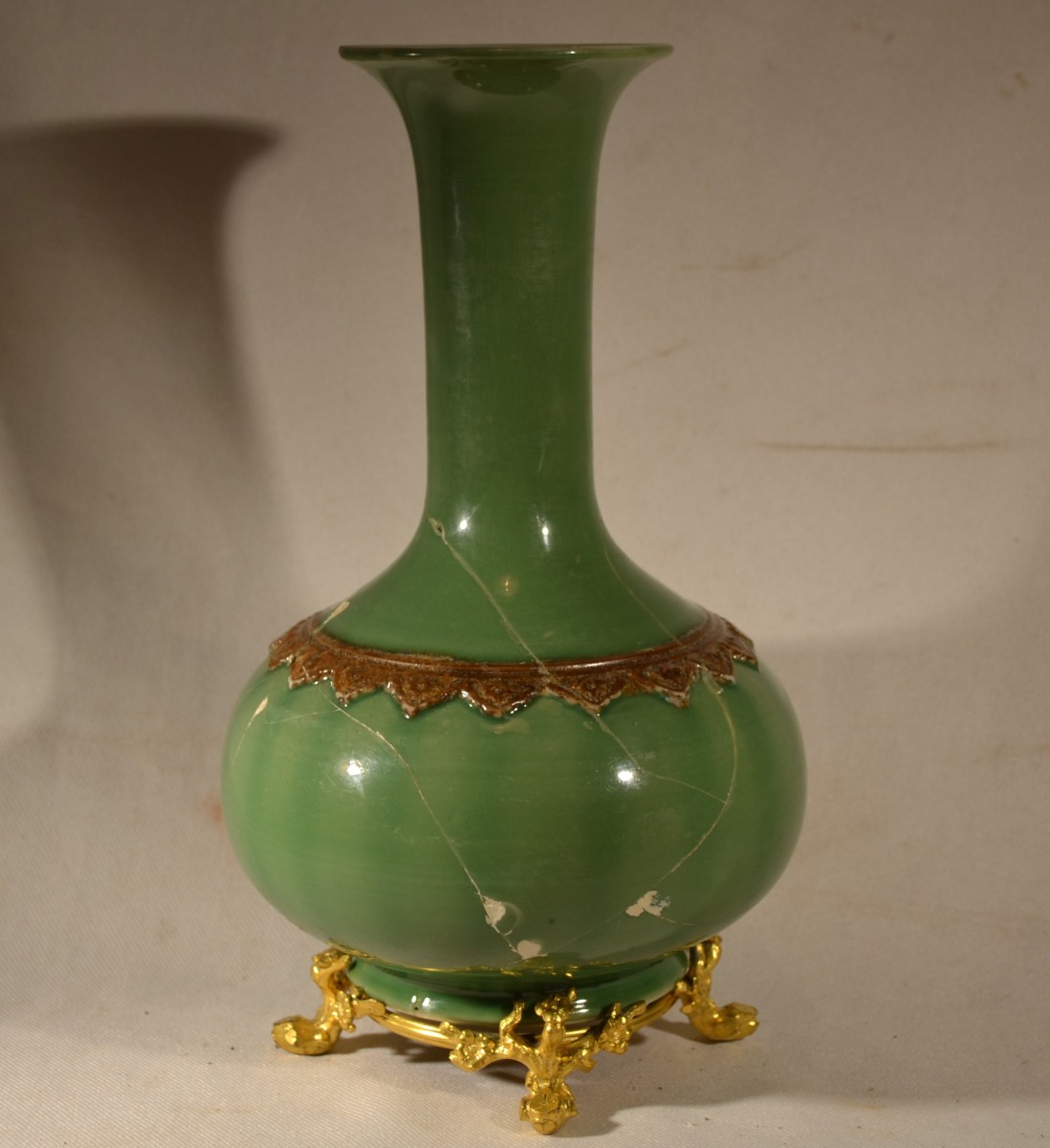 Vase en porcelaine émaillé vert et brun. Chine 18° siècle. Règne de Kangxi.