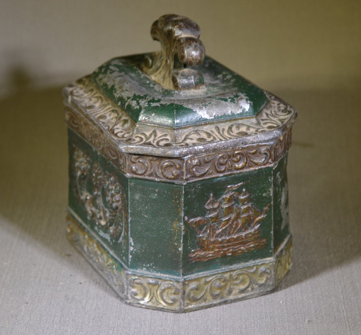 Pewter Marine Box Decorated With Boats And Cornucopias. England Circa 1800.-photo-2