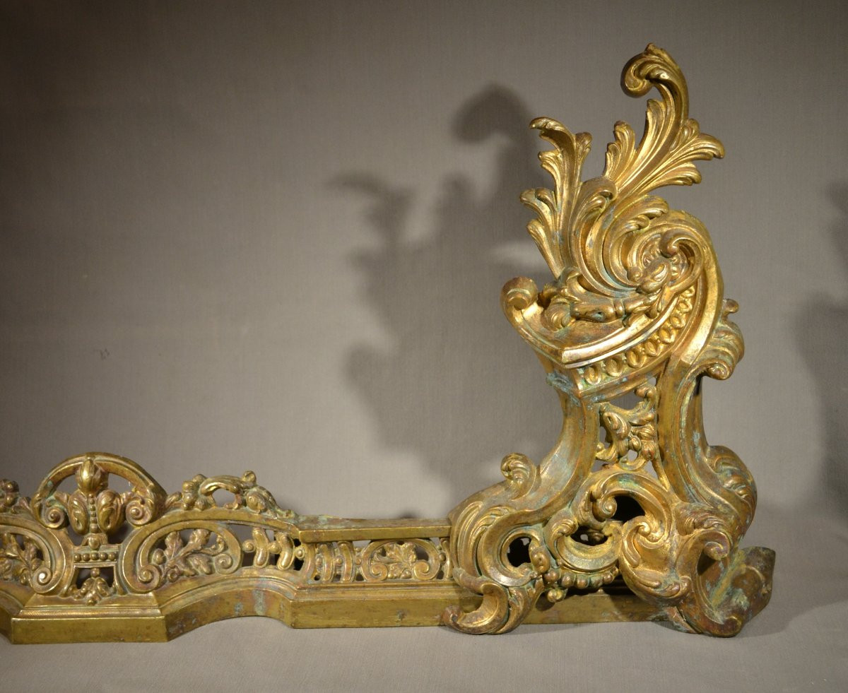 Paire de chenets en bronze doré, barre réglable. Style Rocaille. Epoque 19° siècle.  -photo-7