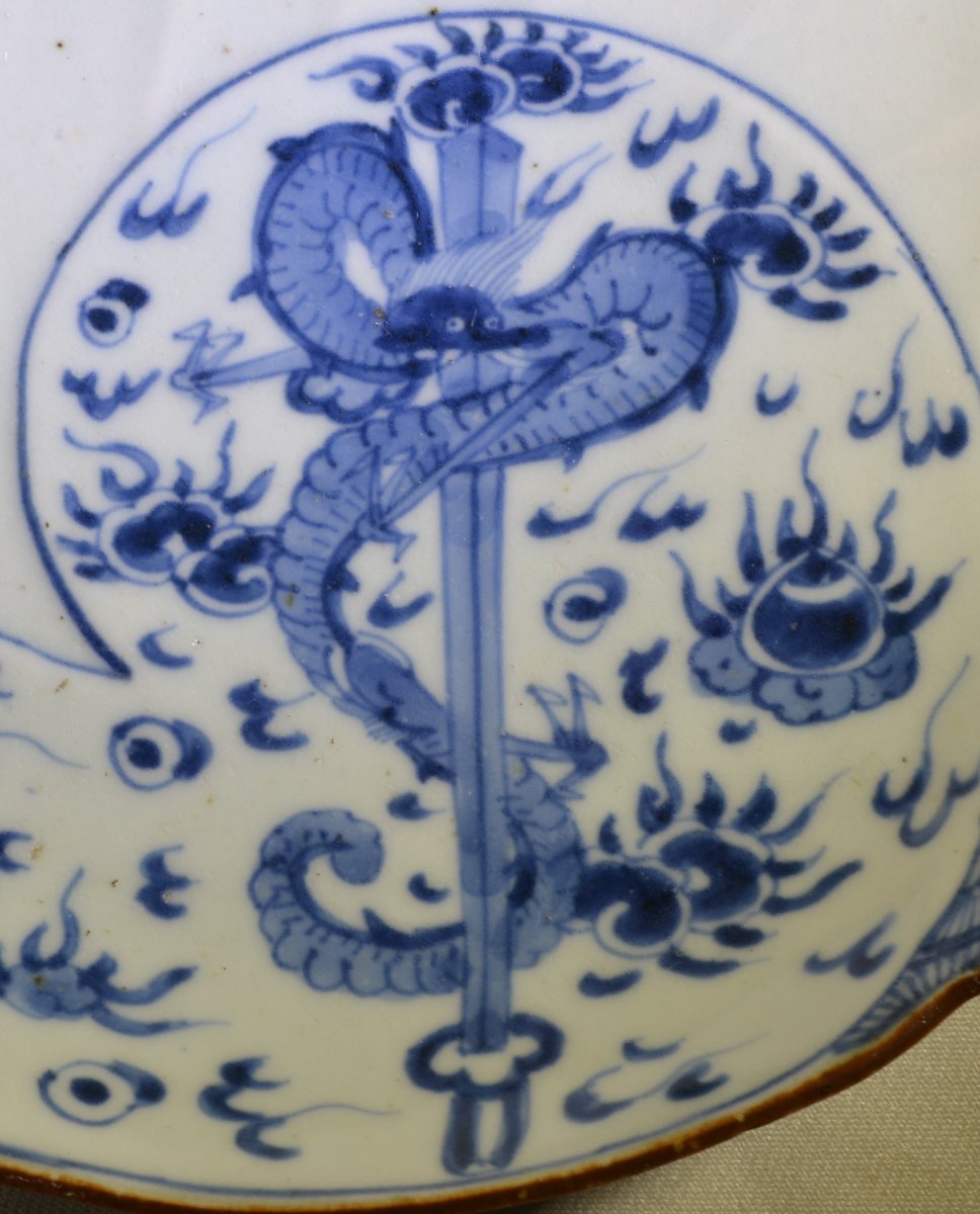 Porcelain Dish Decorated With The Sword-dragon (kurikara). Japan. Arita Kilns, Late 17th Century.-photo-2