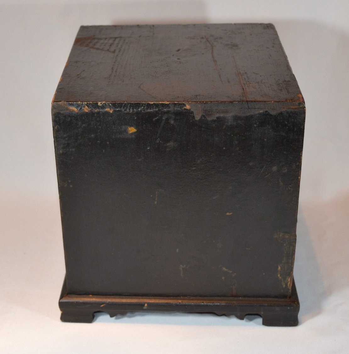 Cabinet en bois laqué et nacre noyée. Corée dynastie Choson. -photo-2