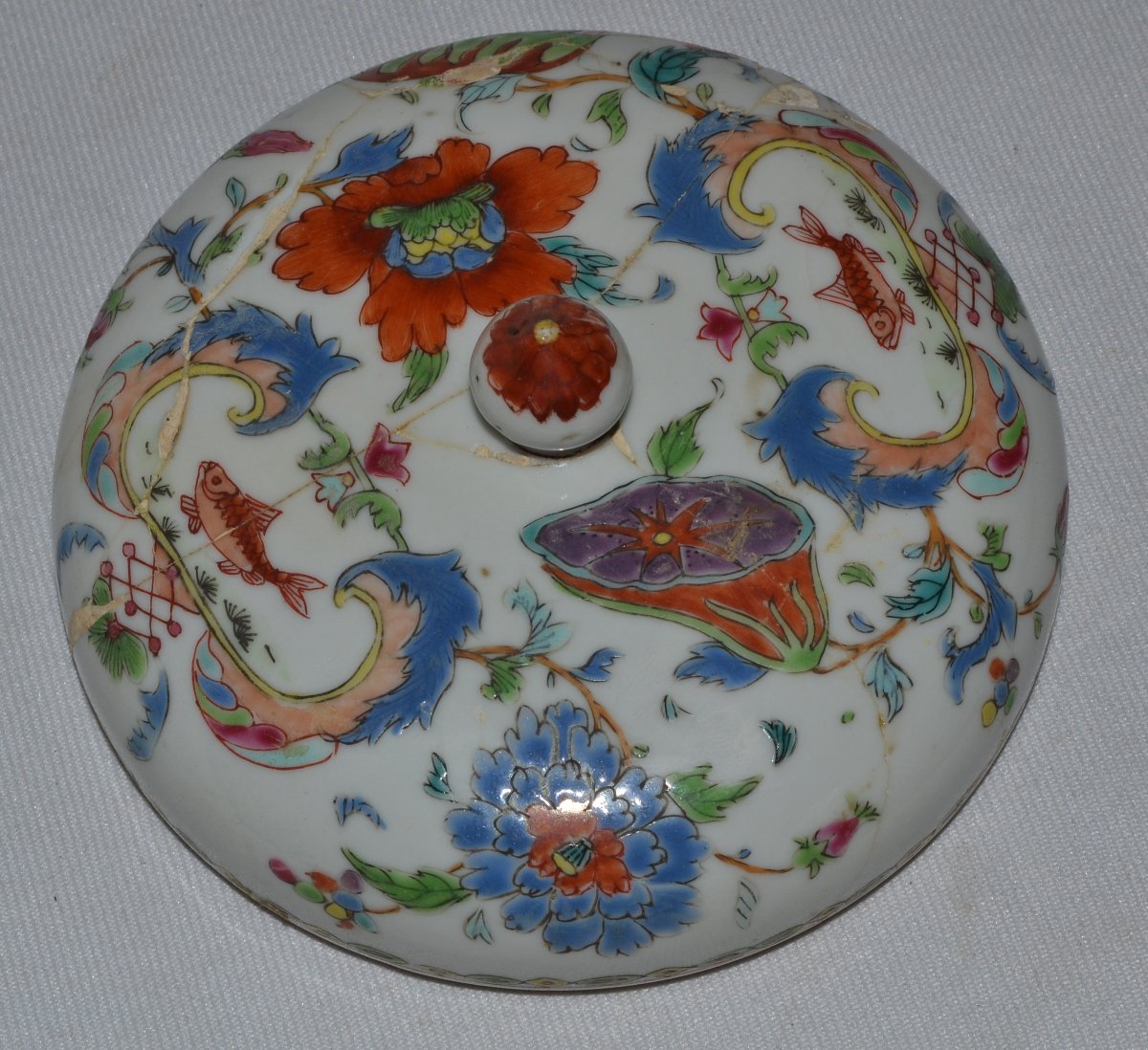 Chinese Porcelain Covered Pot. Pompadour Model. Early 18th Century.-photo-1