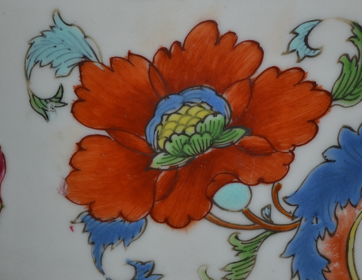 Chinese Porcelain Covered Pot. Pompadour Model. Early 18th Century.-photo-4