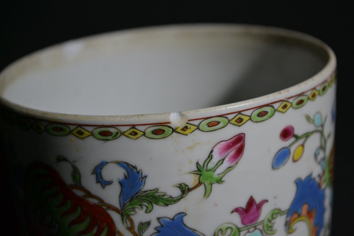 Chinese Porcelain Covered Pot. Pompadour Model. Early 18th Century.-photo-7