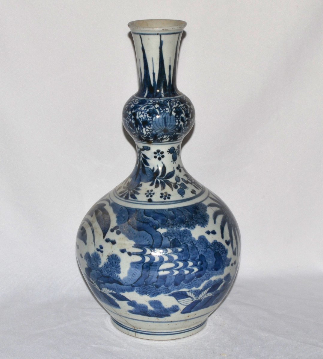 Vase en porcelaine. Décor en bleu de cobalt. Japon 17° siècle. -photo-4
