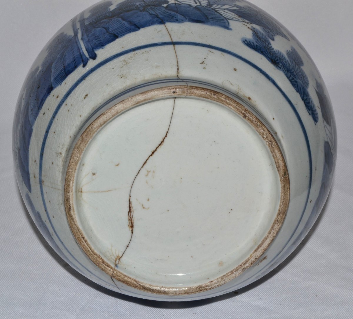 Vase en porcelaine. Décor en bleu de cobalt. Japon 17° siècle. -photo-1