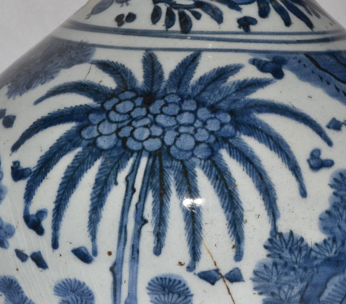 Vase en porcelaine. Décor en bleu de cobalt. Japon 17° siècle. -photo-2