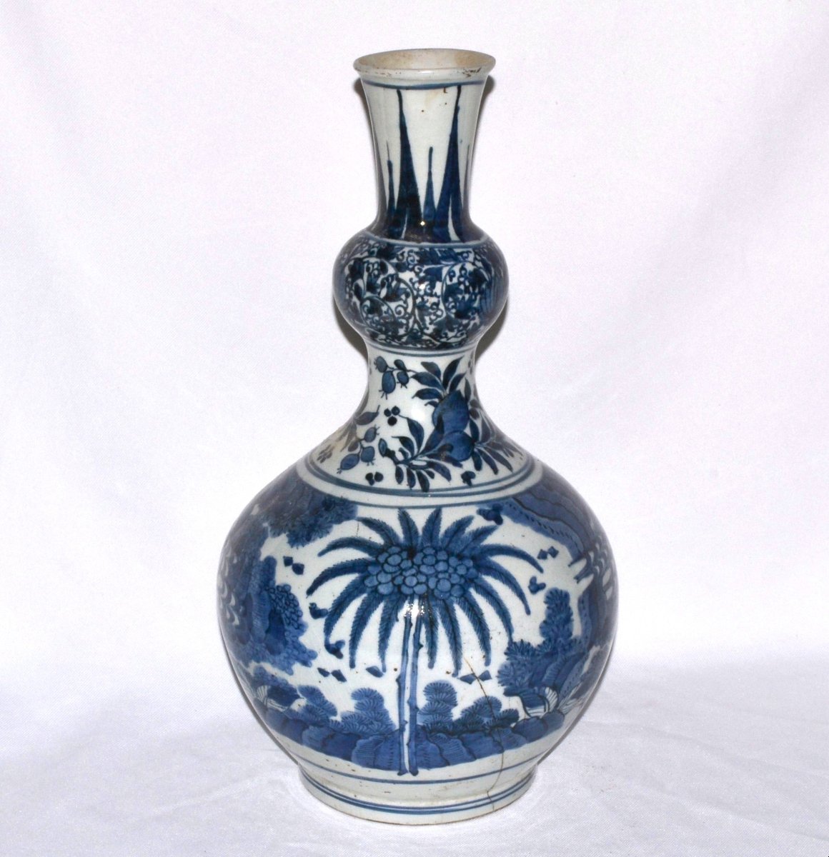 Vase en porcelaine. Décor en bleu de cobalt. Japon 17° siècle. -photo-3
