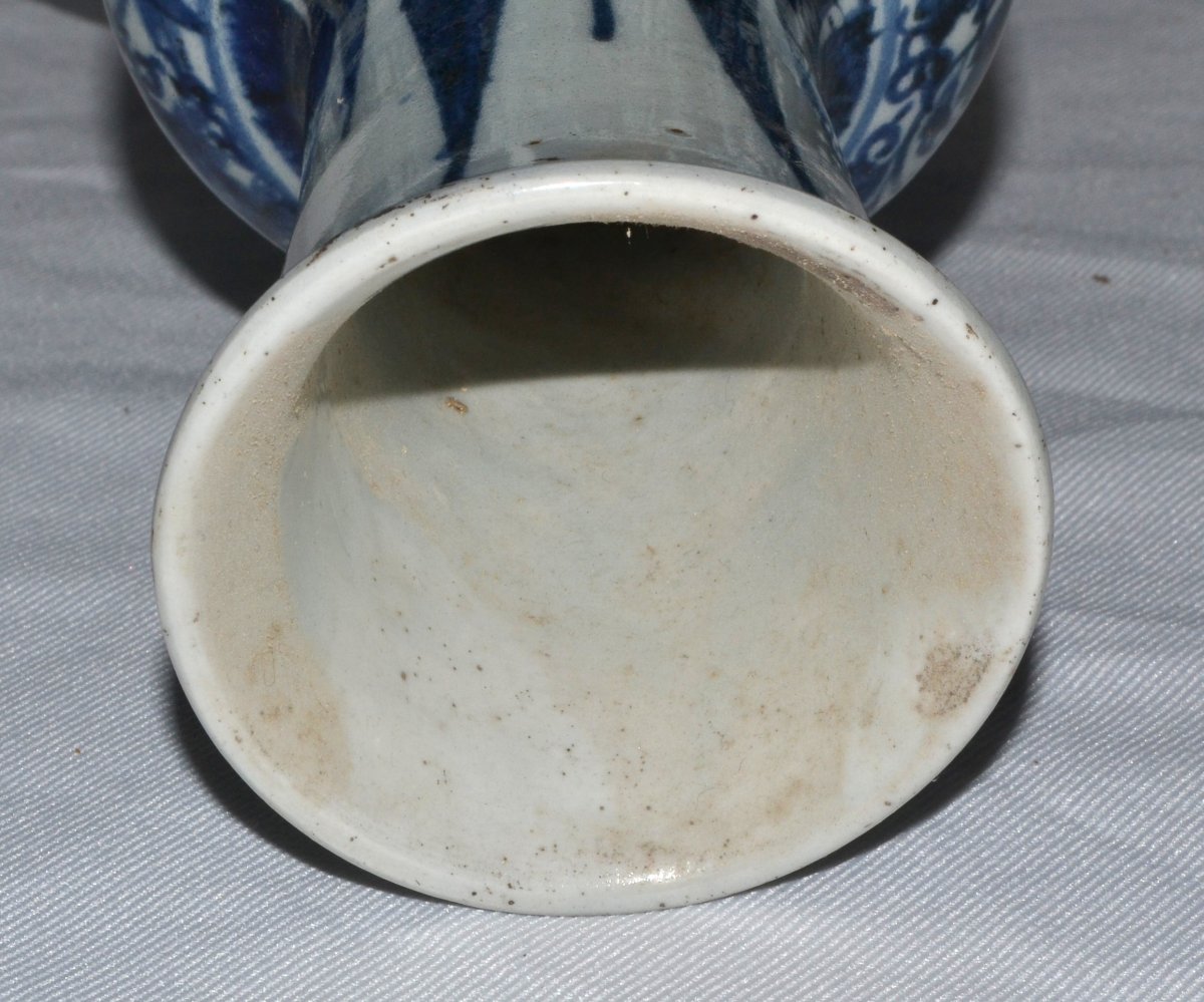 Vase en porcelaine. Décor en bleu de cobalt. Japon 17° siècle. -photo-4