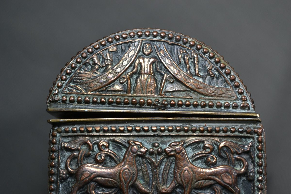 Coffret  médiéval à bijoux en métal argenté. France 19° siècle. -photo-7