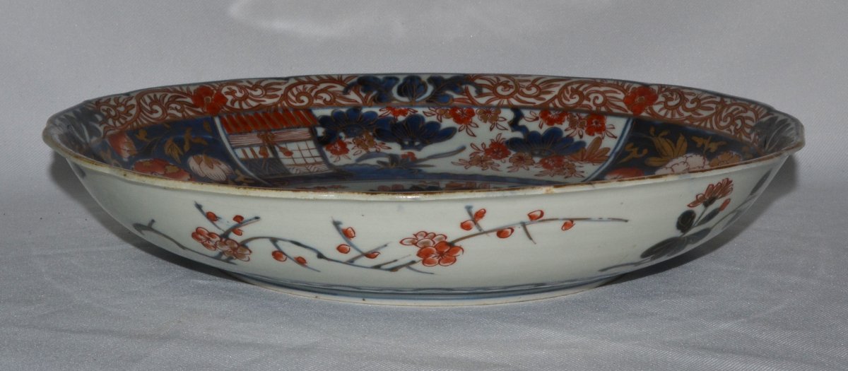 Plat en porcelaine de style Imari. Japon, Arita fin 17°siècle. -photo-1