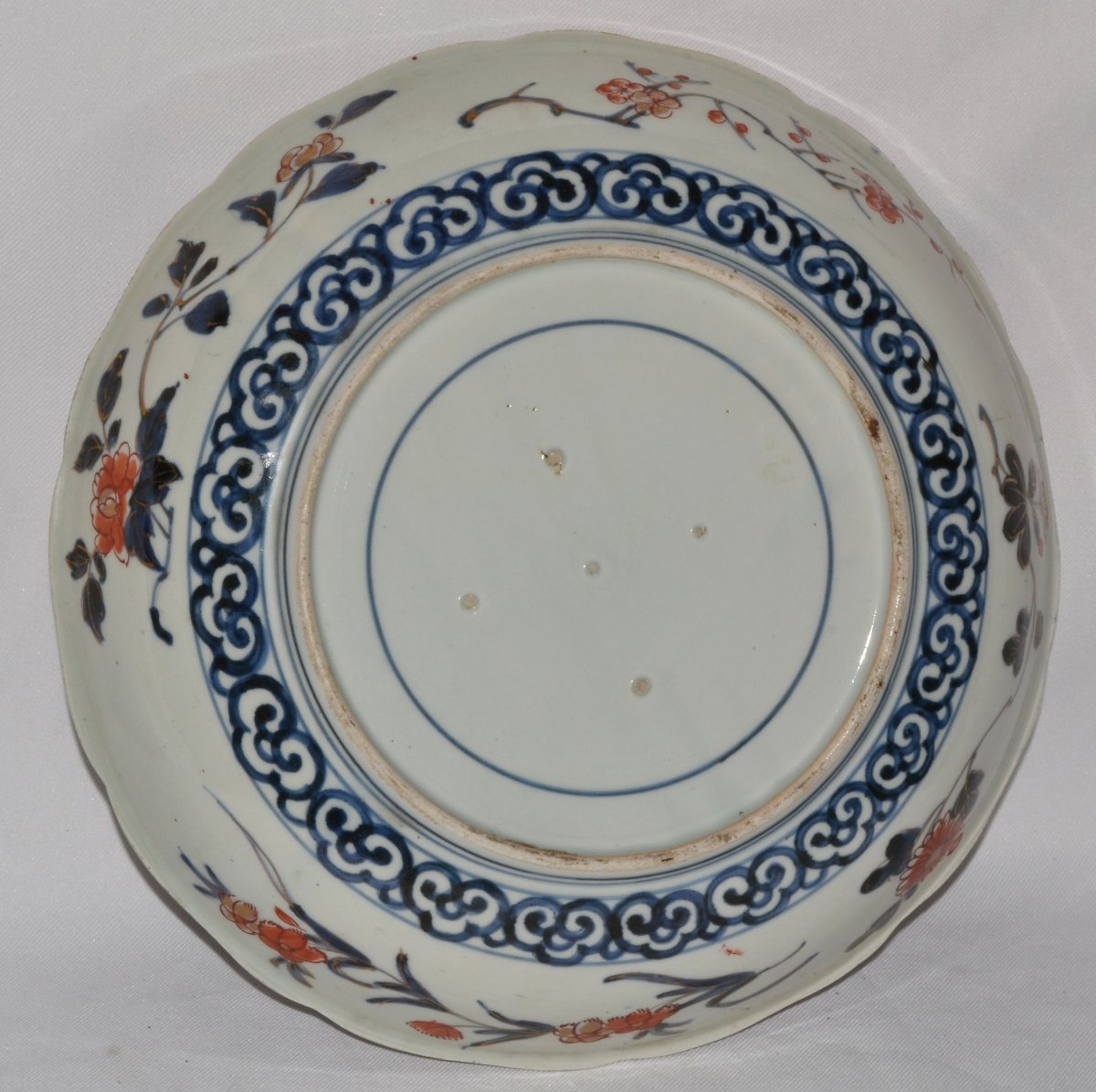 Plat en porcelaine de style Imari. Japon, Arita fin 17°siècle. -photo-2