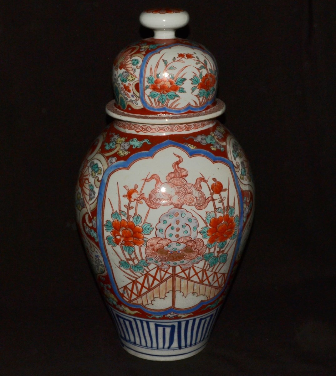 Vase en porcelaine émaillé dans le style Imari. Japon Arita vers 1800. -photo-2