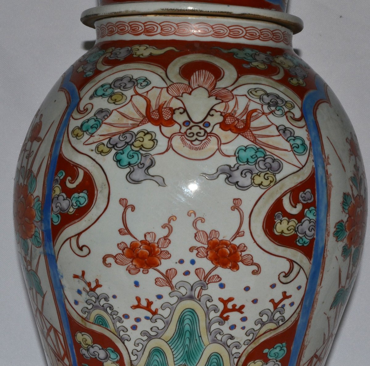 Vase en porcelaine émaillé dans le style Imari. Japon Arita vers 1800. -photo-4