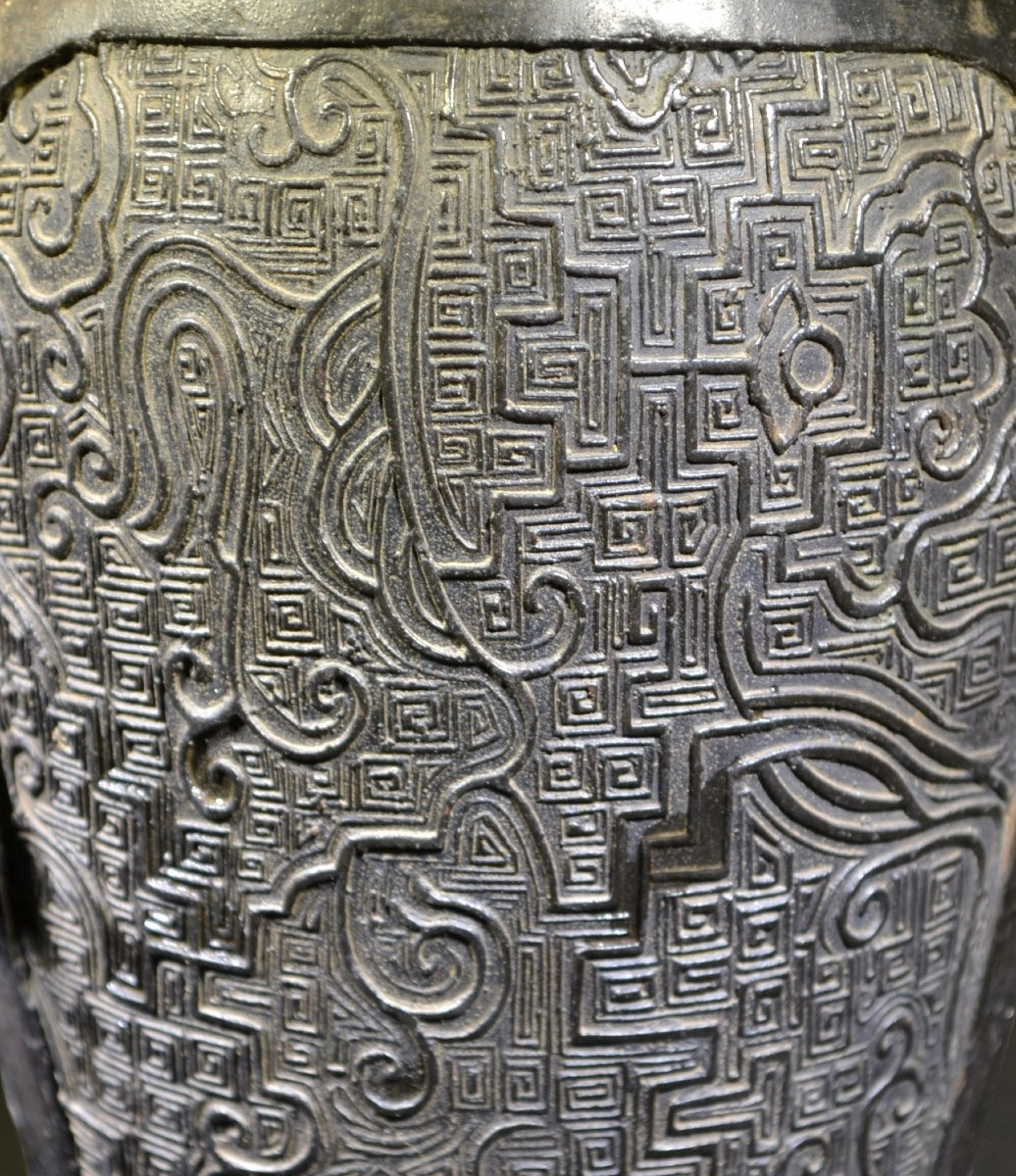 Pichet en bronze coulé. Chine ou Japon. 18° siècle ou antérieur.-photo-2