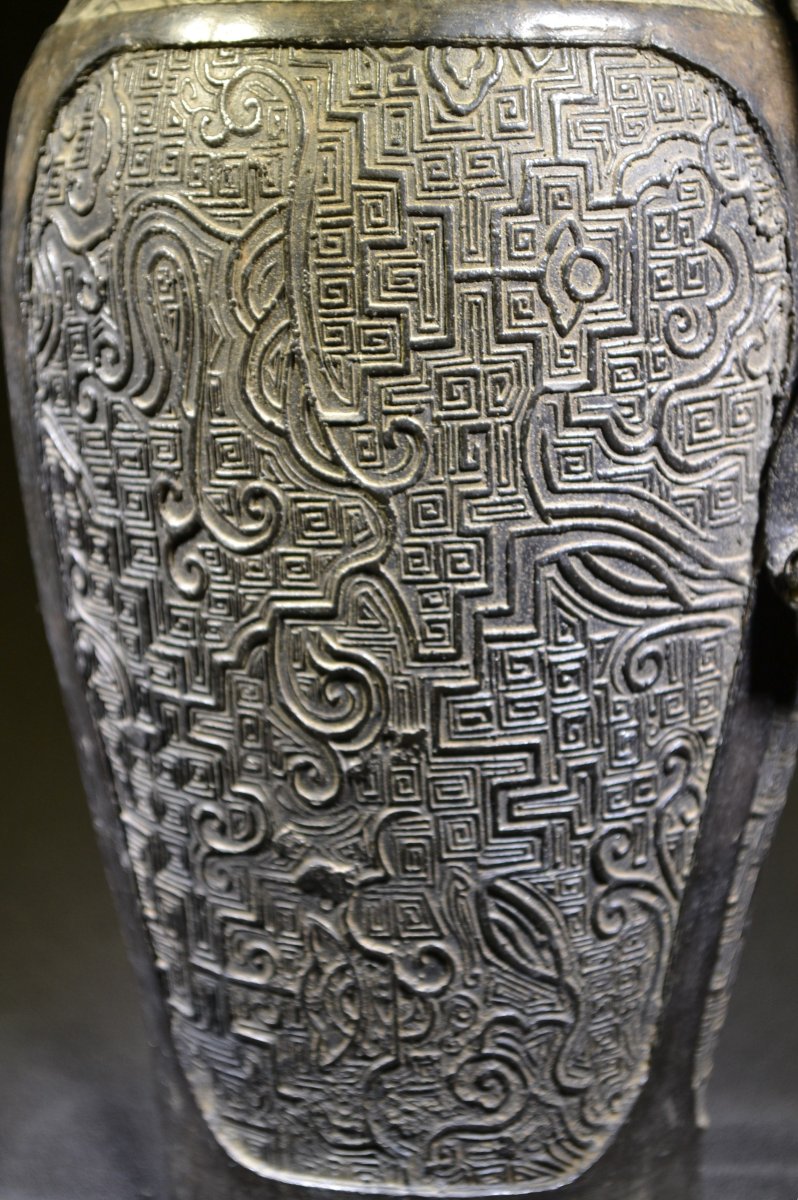 Pichet en bronze coulé. Chine ou Japon. 18° siècle ou antérieur.-photo-4