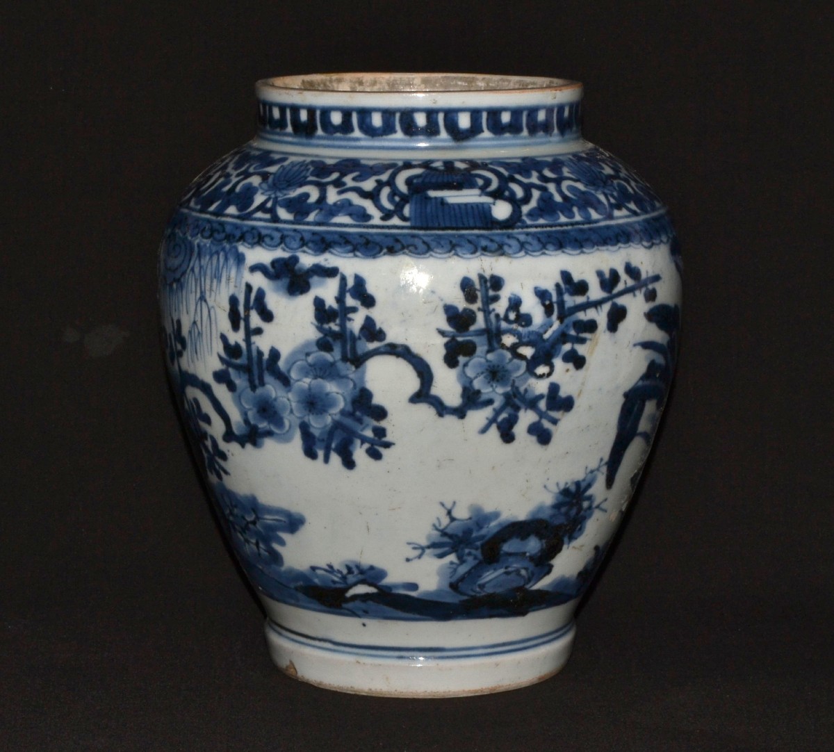 Jarre en porcelaine décor bleu de cobalt. Fours d'Arita Japon 17° siècle vers 1650.
