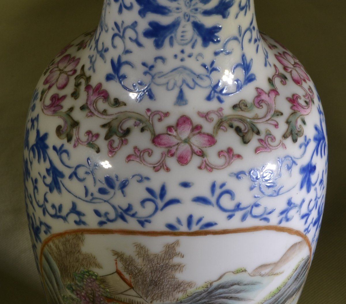 Vase en porcelaine. Marque de Qianlong. Chine 19° siècle. -photo-4
