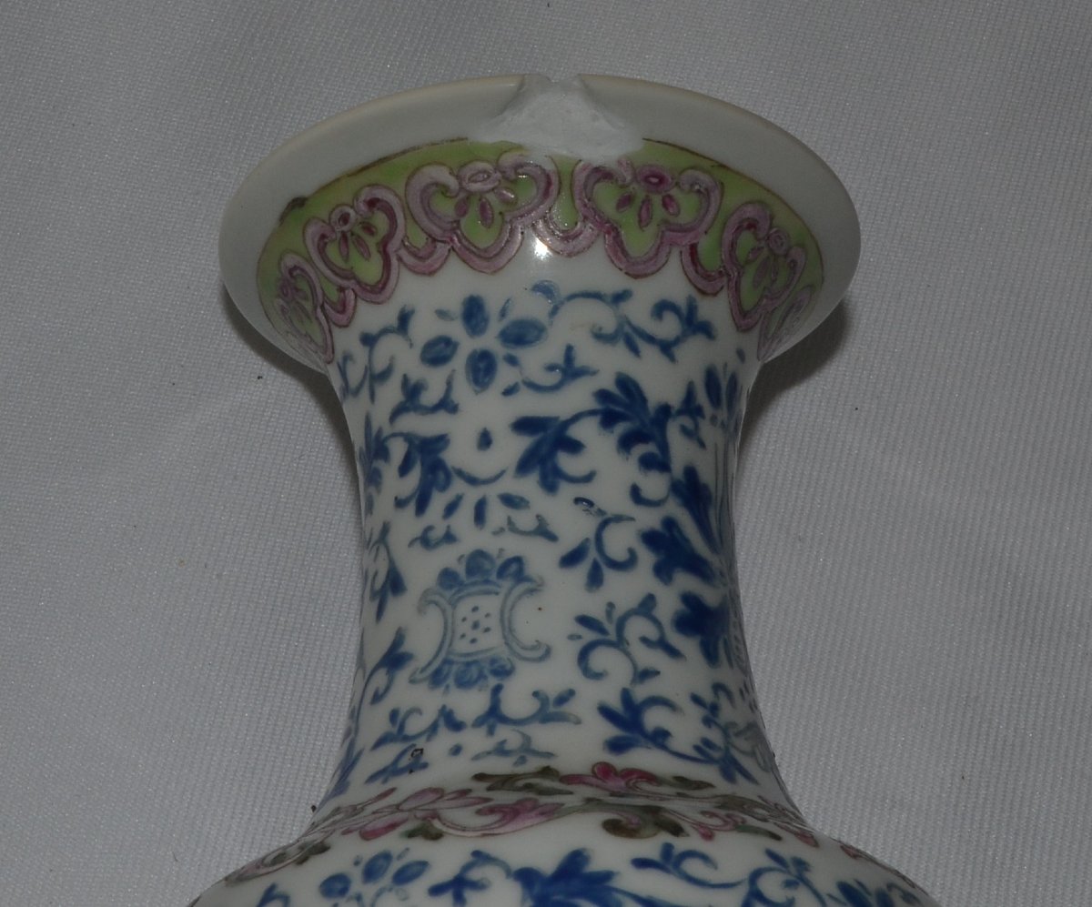 Vase en porcelaine. Marque de Qianlong. Chine 19° siècle. -photo-2