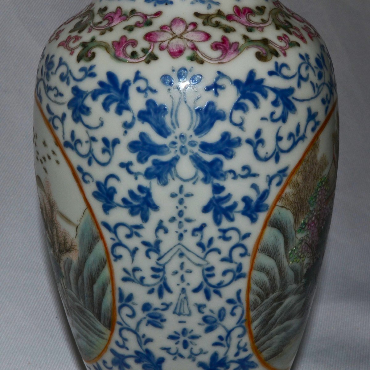 Vase en porcelaine. Marque de Qianlong. Chine 19° siècle. -photo-3