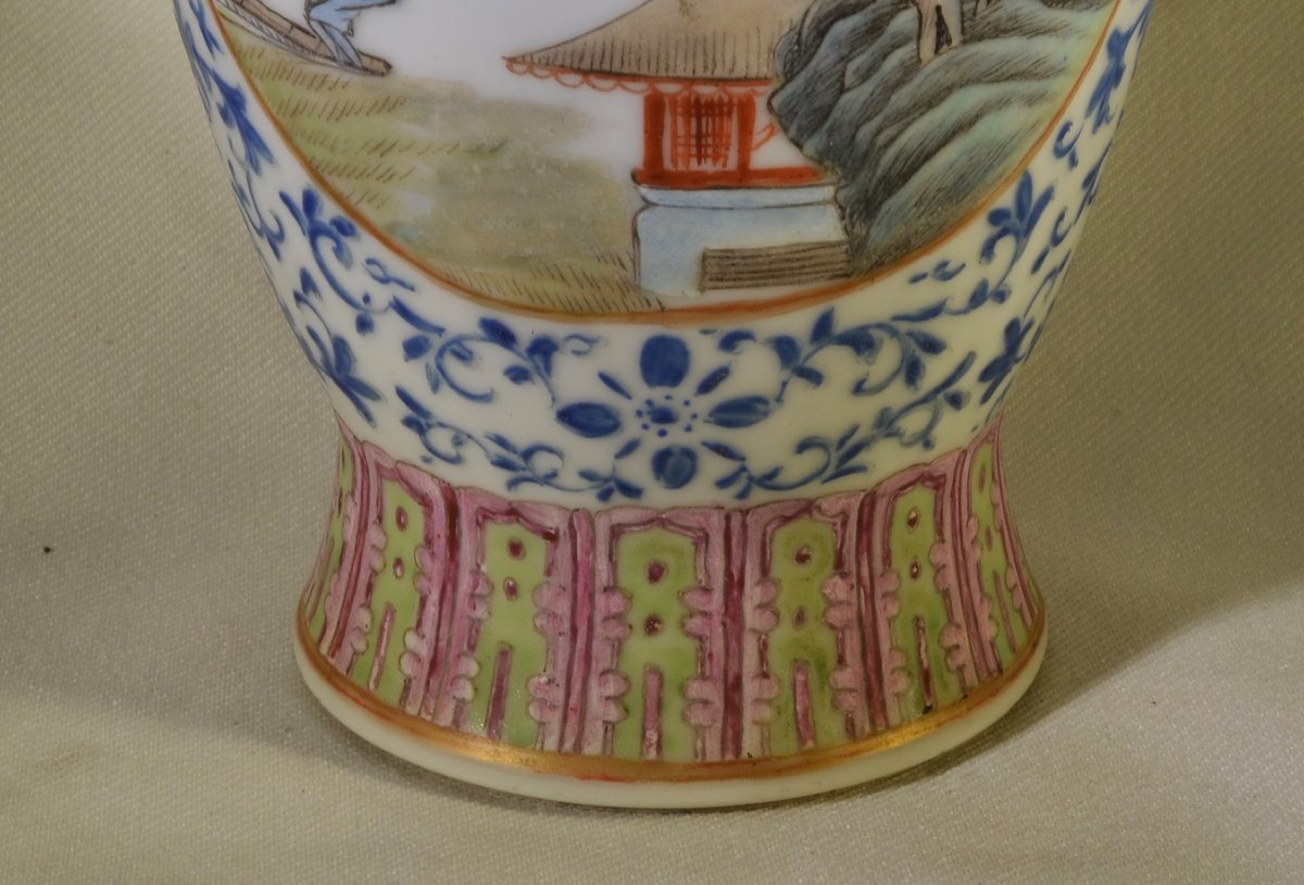 Vase en porcelaine. Marque de Qianlong. Chine 19° siècle. -photo-5