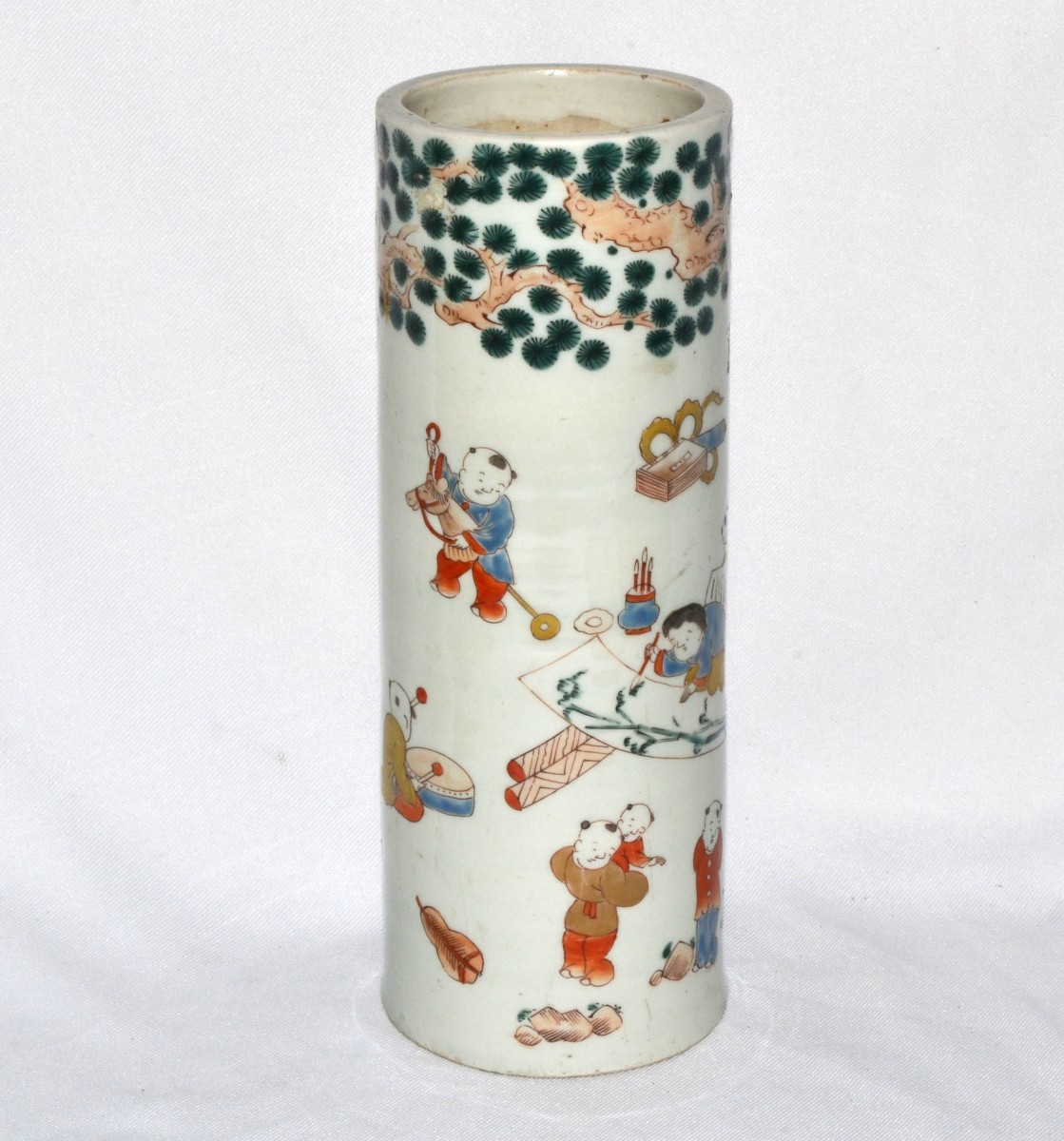 Vase en porcelaine. Fours de Kakiemon. Japon 19° siècle. 