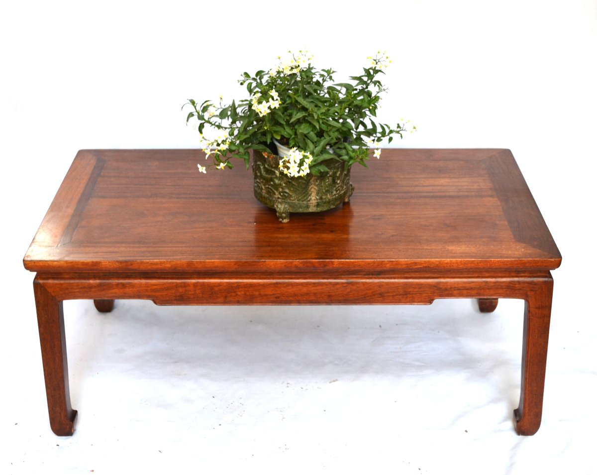 Table basse en bois précieux. Chine style Ming début du 20° siècle. 