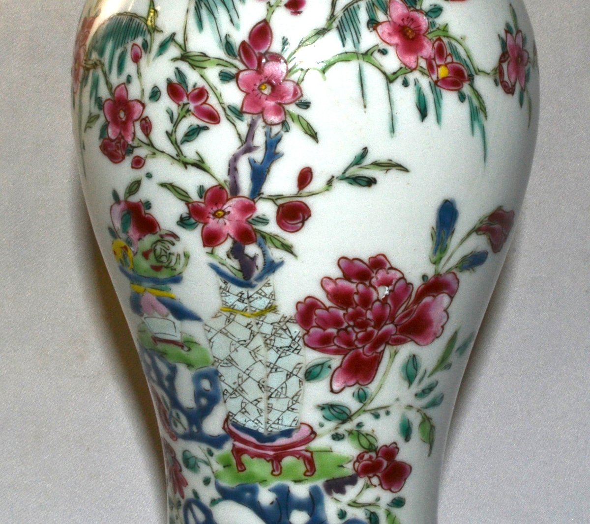 Vase en porcelaine de Chine monture en bronze doré. Règne de Yongzheng,18° siècle.-photo-2
