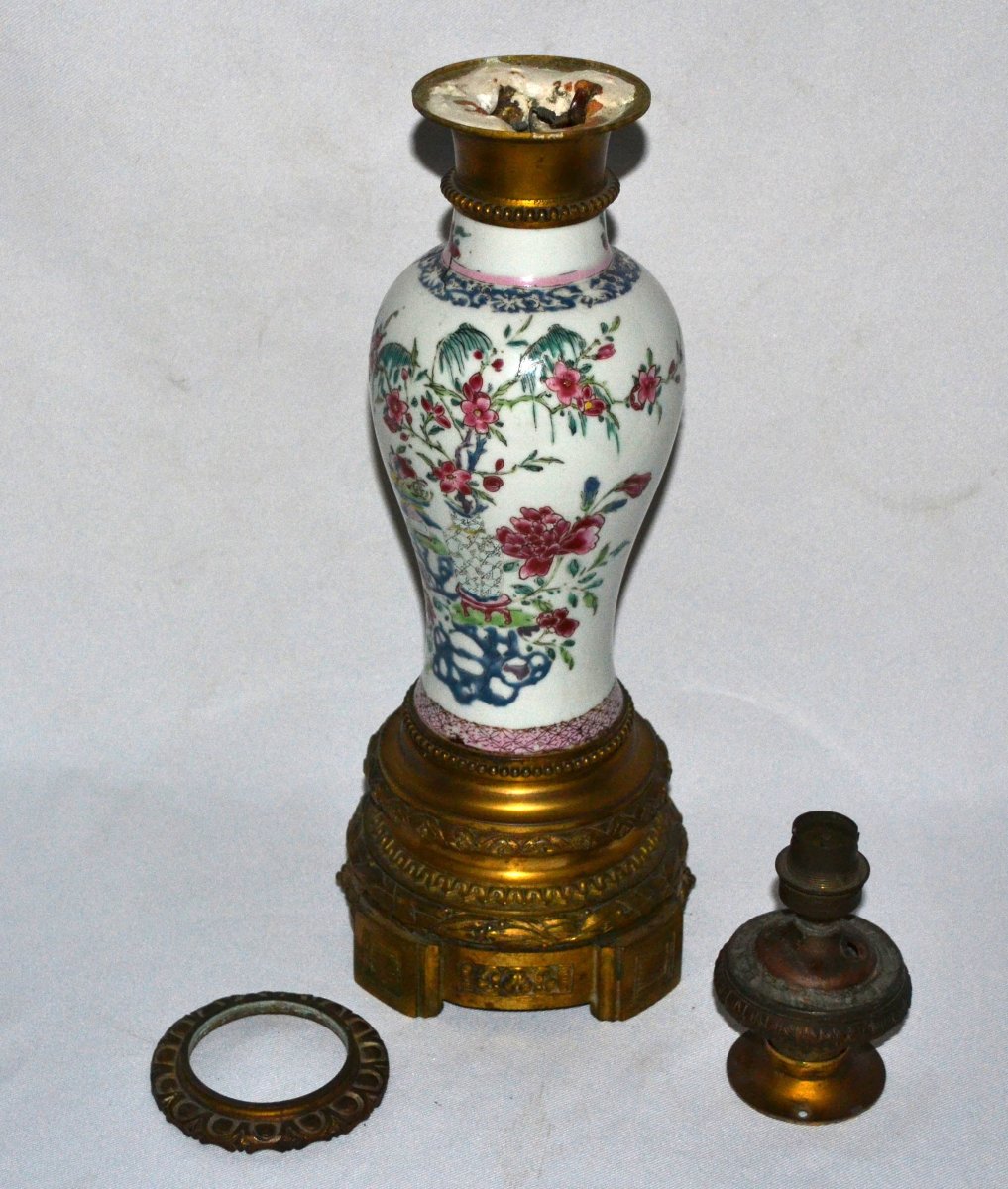 Vase en porcelaine de Chine monture en bronze doré. Règne de Yongzheng,18° siècle.-photo-8