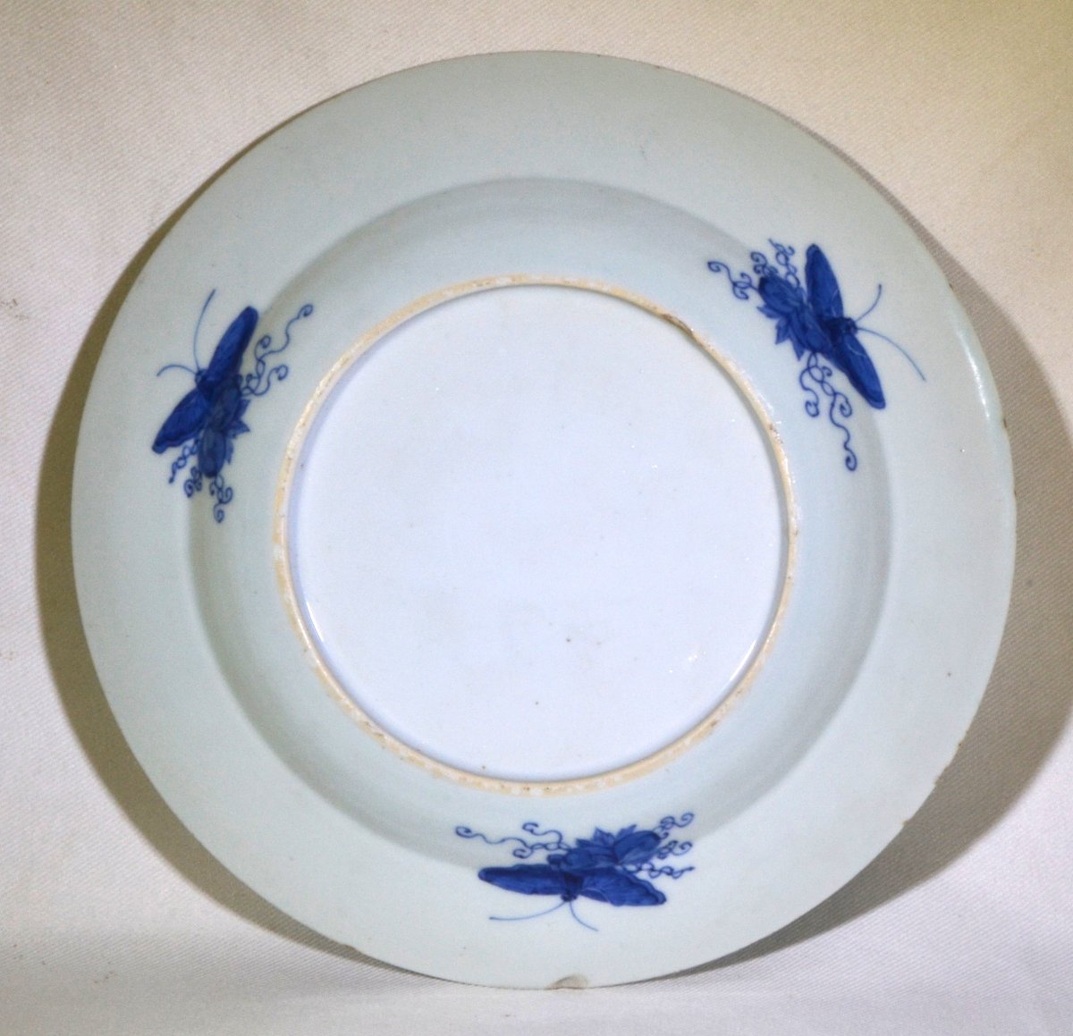Paire de plats en porcelaine, décorés en bleu. Chine, XVIII° siècle. Qualité Impériale.  -photo-4
